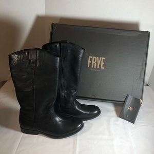 Frye Melissa pull on western boots.